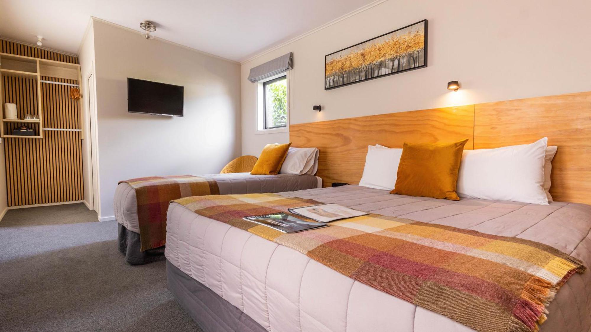 テアナウ Shakespeare House Bed & Breakfast エクステリア 写真