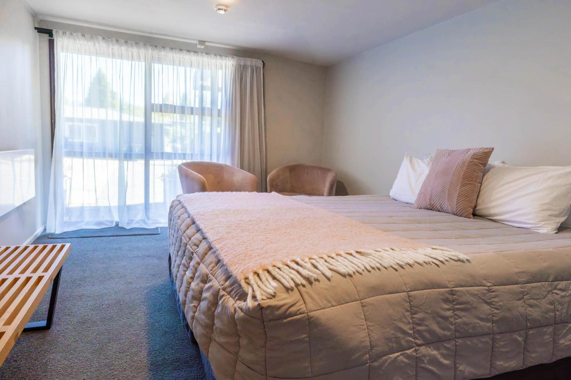 テアナウ Shakespeare House Bed & Breakfast エクステリア 写真