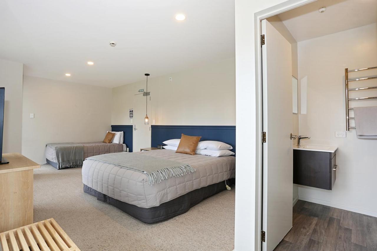 テアナウ Shakespeare House Bed & Breakfast エクステリア 写真